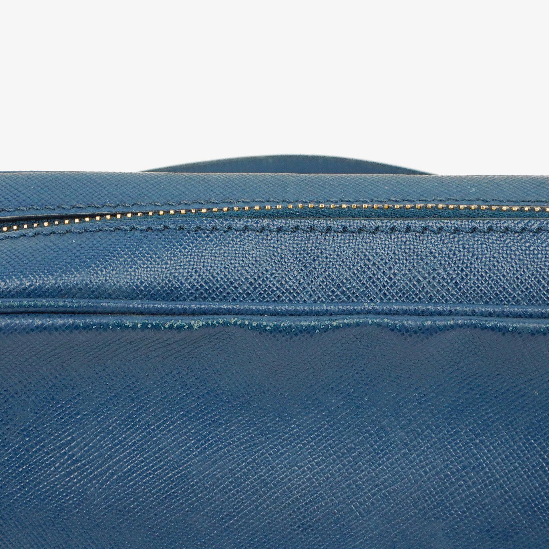 Prada Bleuette Saffiano Lux Umhängetasche mit Doppelreißverschluss