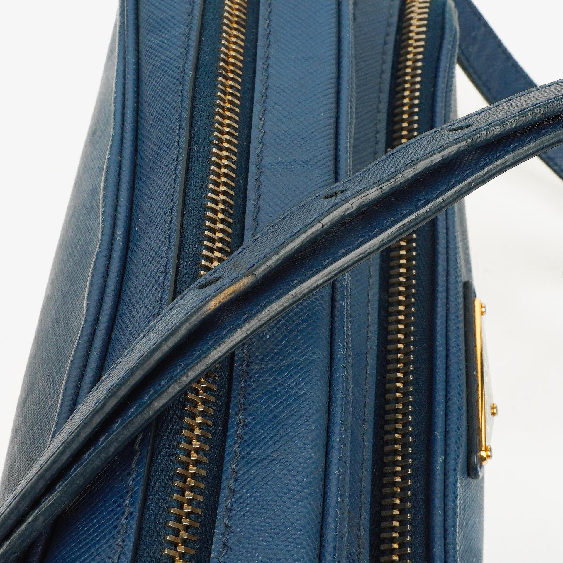 Prada Bleuette Saffiano Lux Umhängetasche mit Doppelreißverschluss