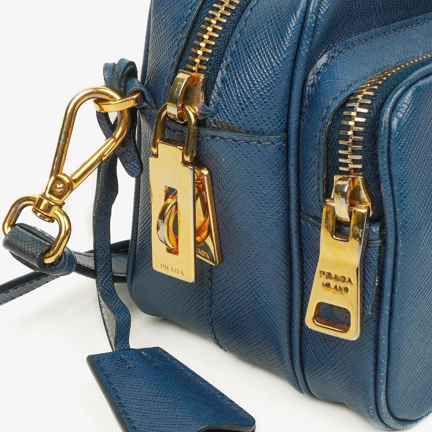Prada Bleuette Saffiano Lux Umhängetasche mit Doppelreißverschluss