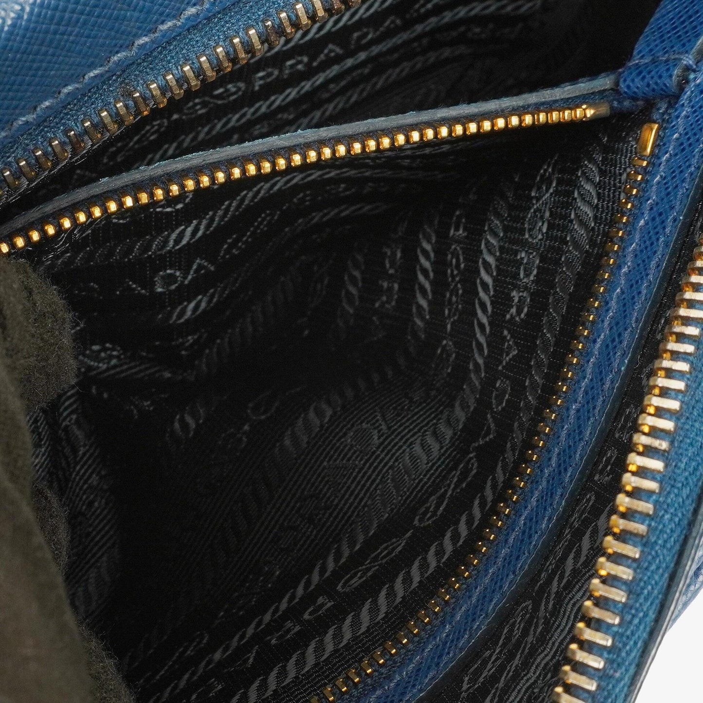 Prada Bleuette Saffiano Lux Umhängetasche mit Doppelreißverschluss