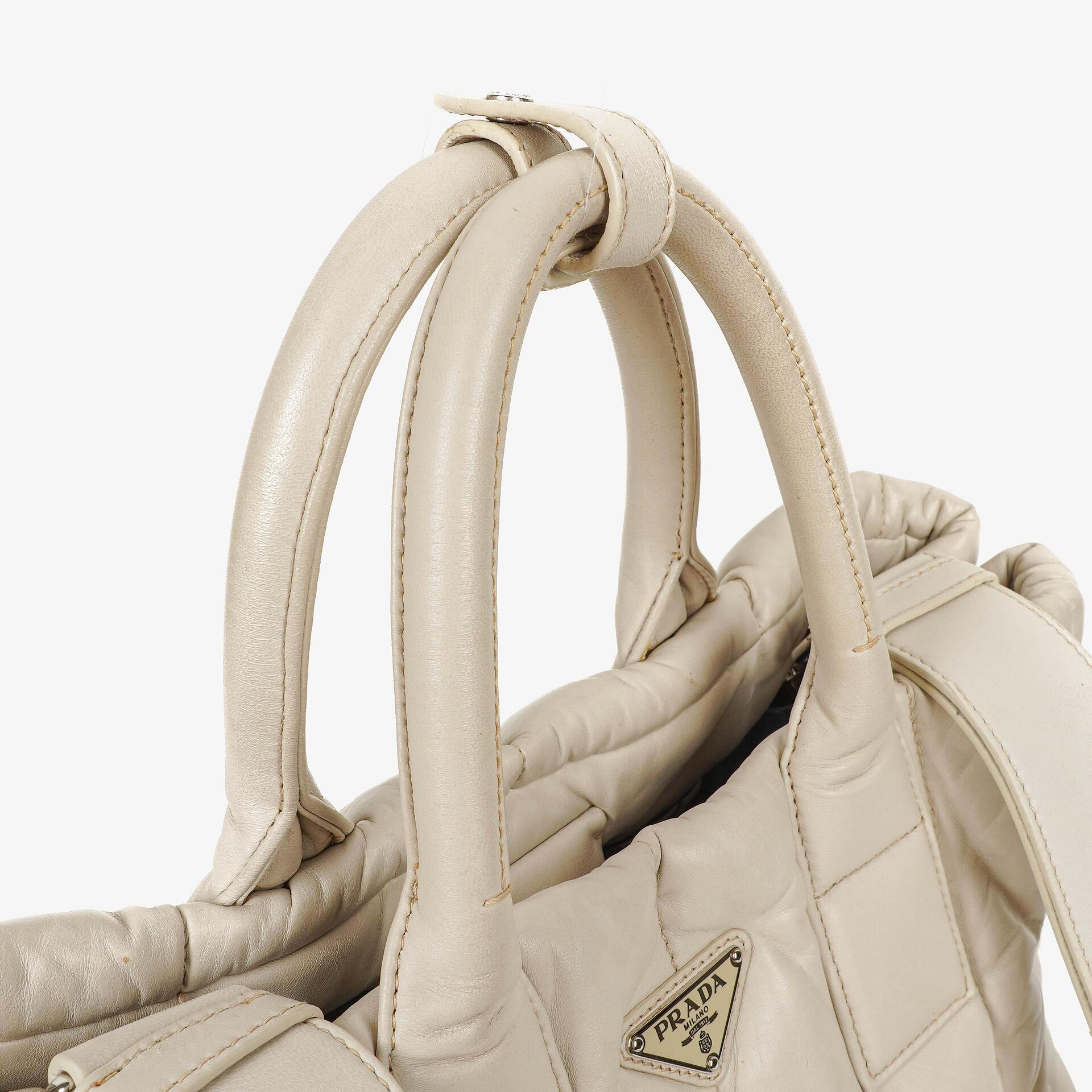 Prada Bomber Talco Top-Handle-Tasche aus gestepptem Nappaleder