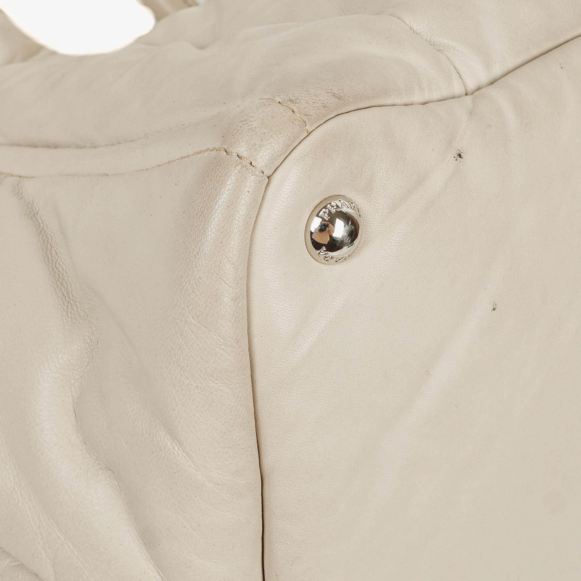Prada Bomber Talco Top-Handle-Tasche aus gestepptem Nappaleder