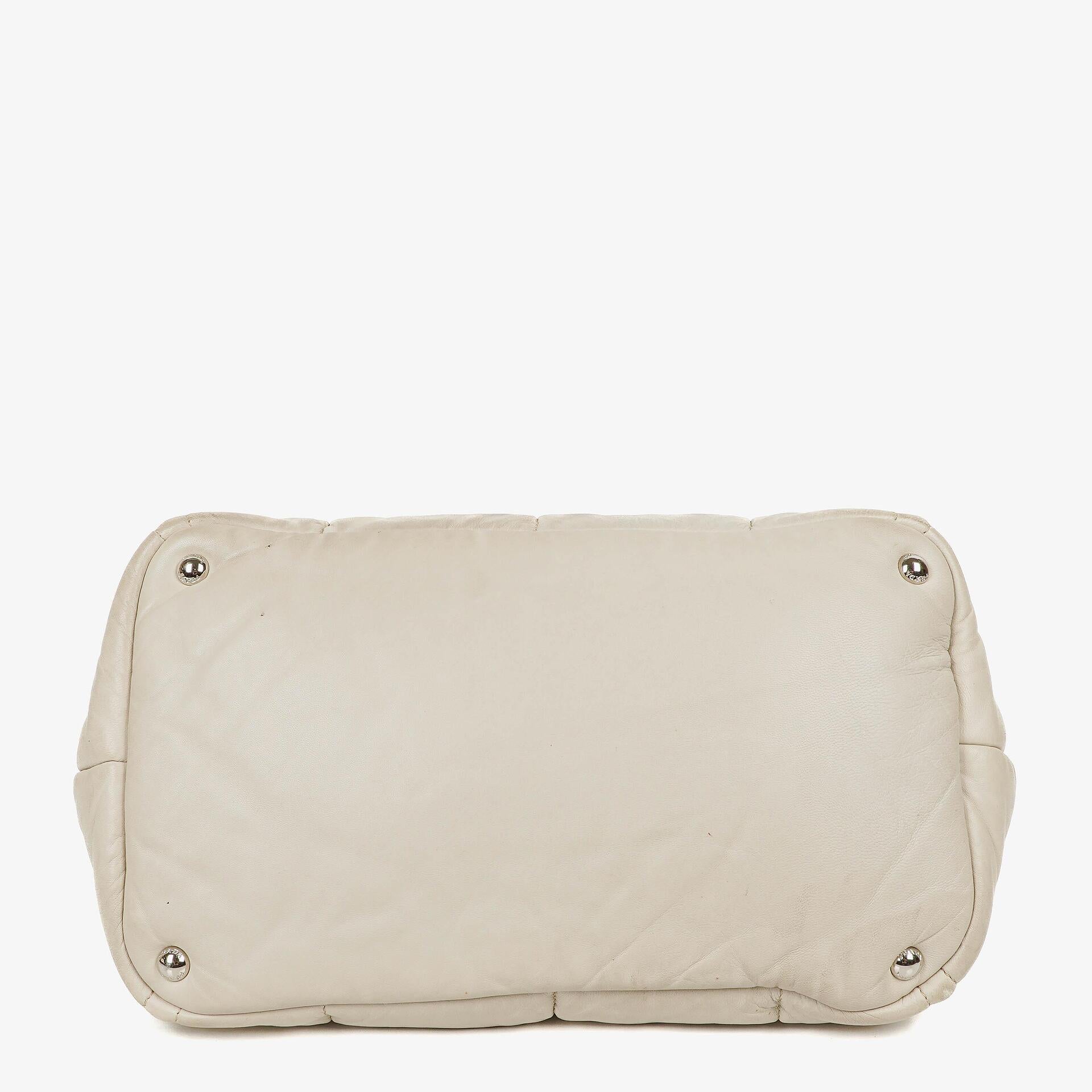 Prada Bomber Talco Top-Handle-Tasche aus gestepptem Nappaleder