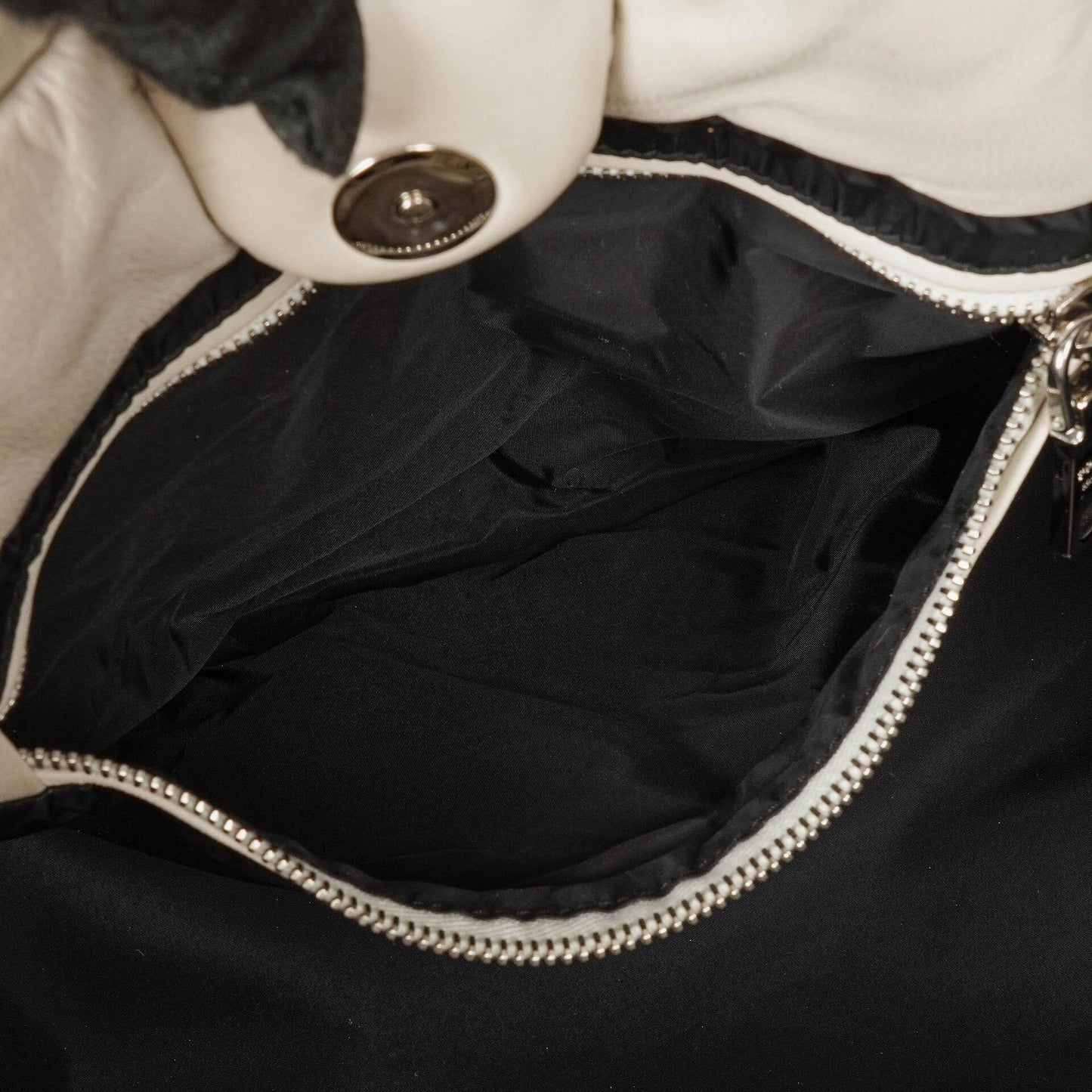 Prada Bomber Talco Top-Handle-Tasche aus gestepptem Nappaleder