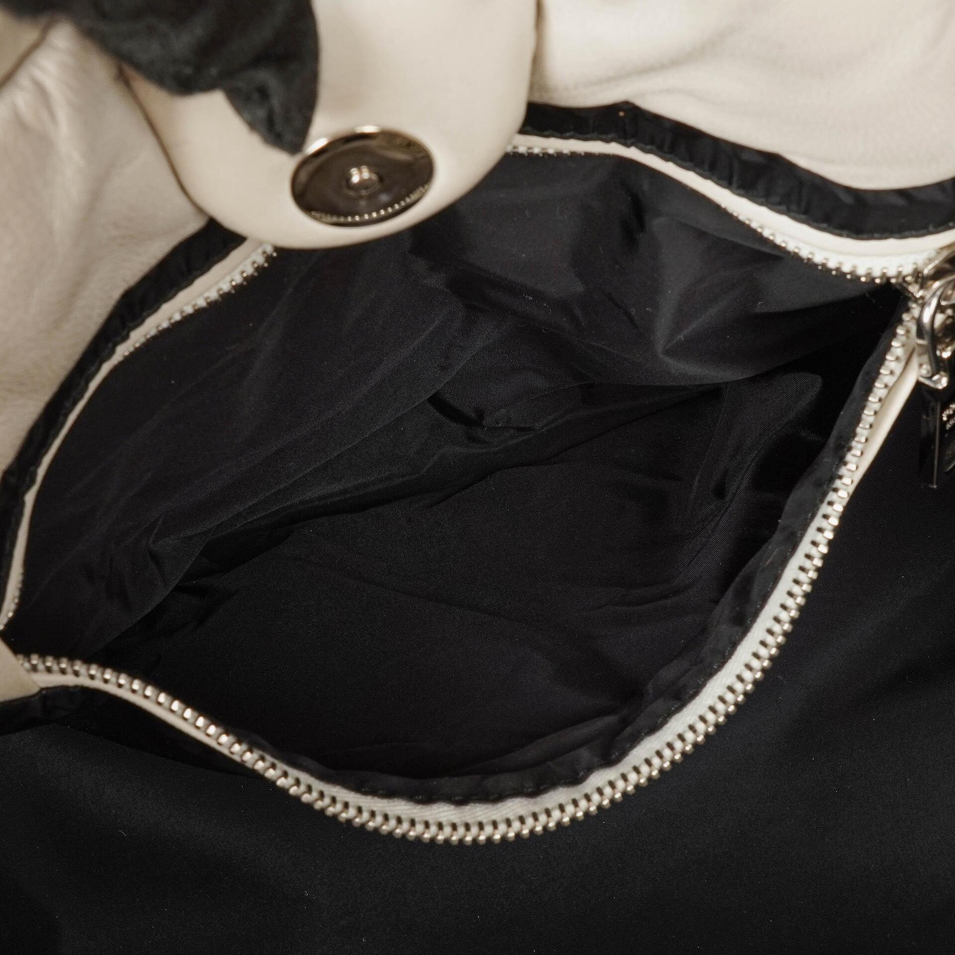 Prada Bomber Talco Top-Handle-Tasche aus gestepptem Nappaleder