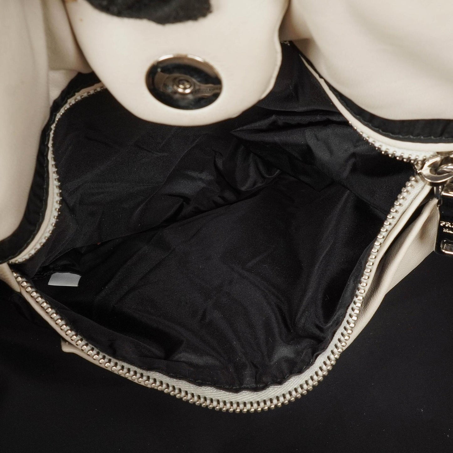 Prada Bomber Talco Top-Handle-Tasche aus gestepptem Nappaleder