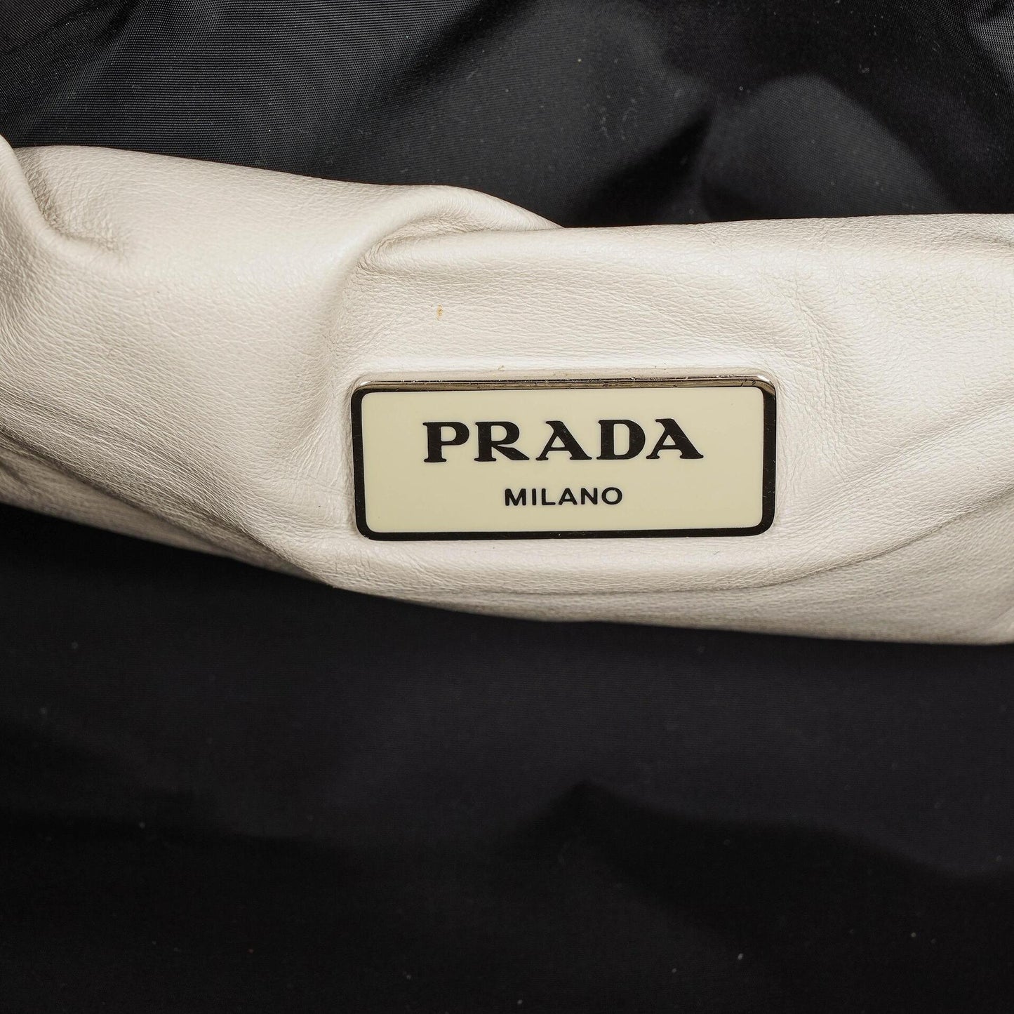 Prada Bomber Talco Top-Handle-Tasche aus gestepptem Nappaleder
