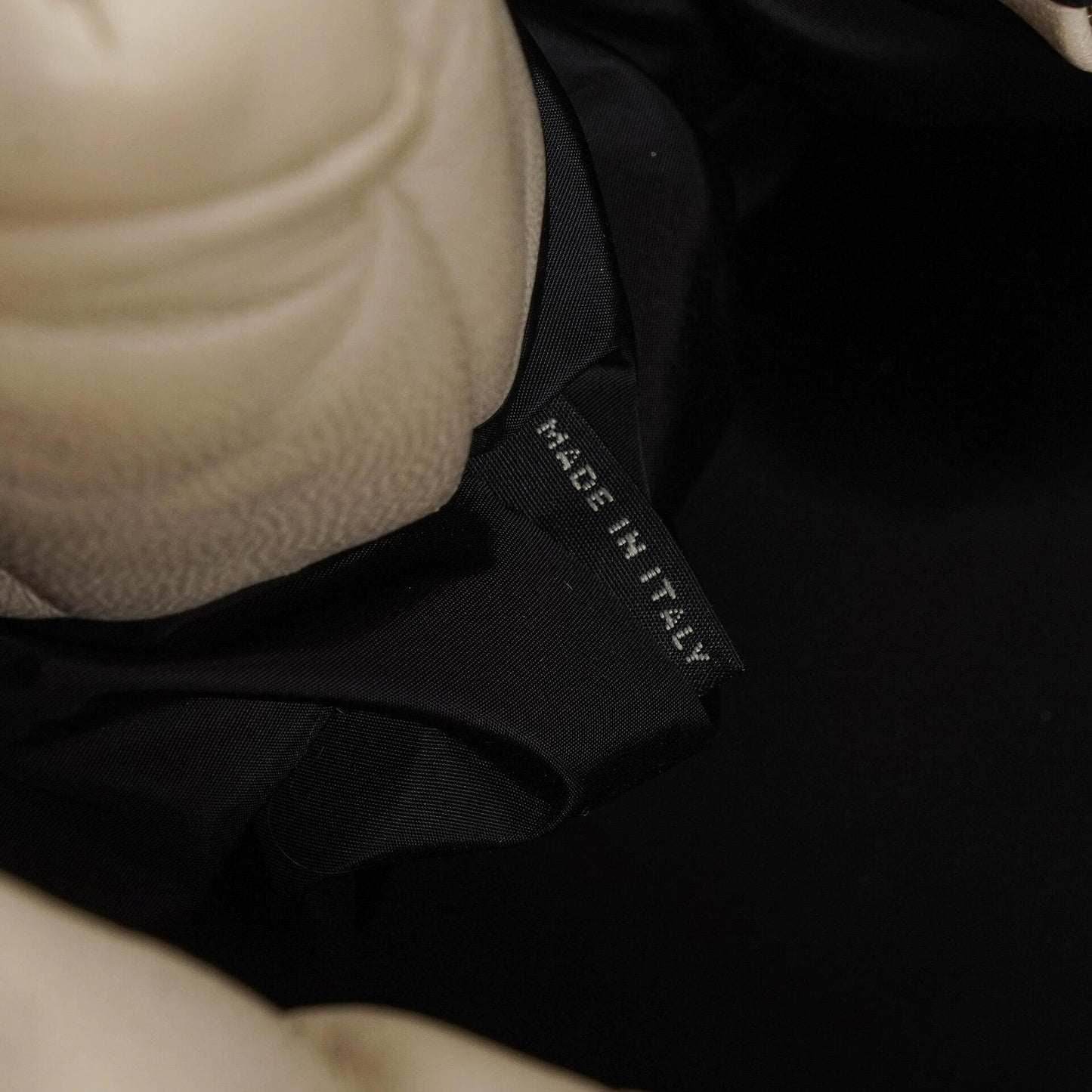 Prada Bomber Talco Top-Handle-Tasche aus gestepptem Nappaleder