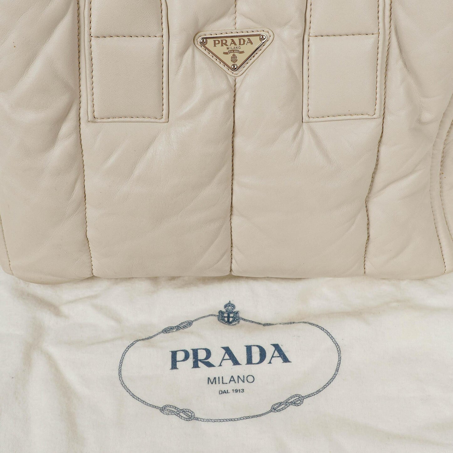 Prada Bomber Talco Top-Handle-Tasche aus gestepptem Nappaleder