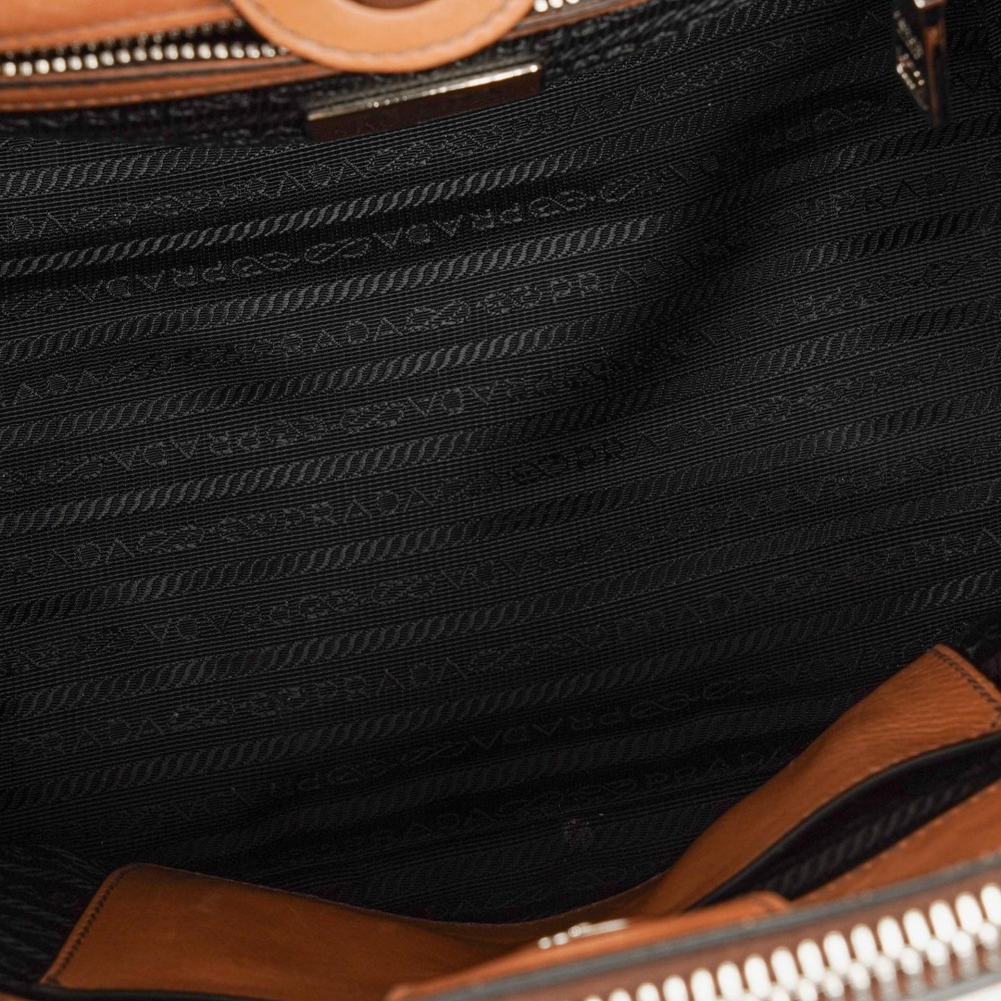 Prada 2-Wege-Handtasche aus Glace Kalbsleder mit Doppelfach