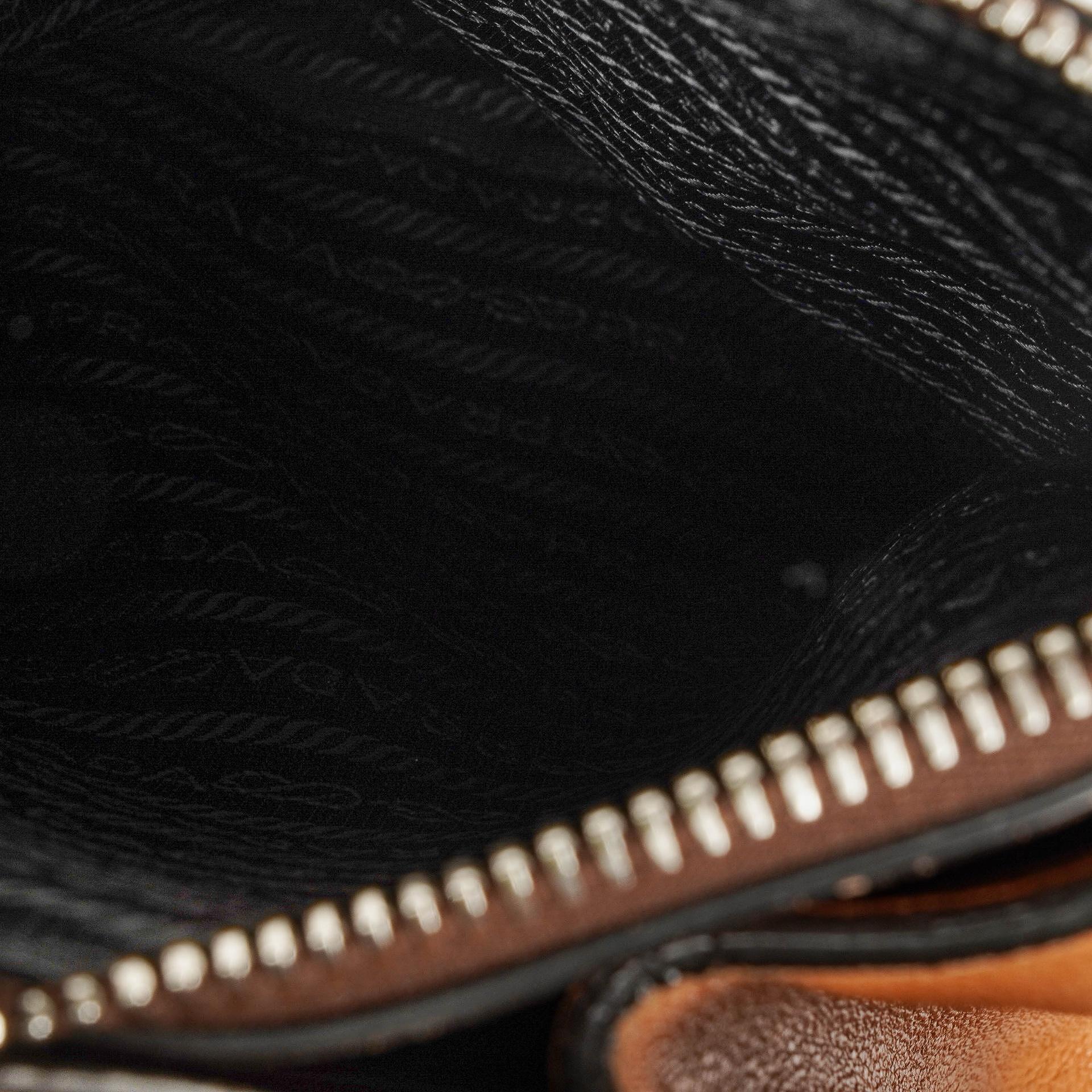 Prada 2-Wege-Handtasche aus Glace Kalbsleder mit Doppelfach