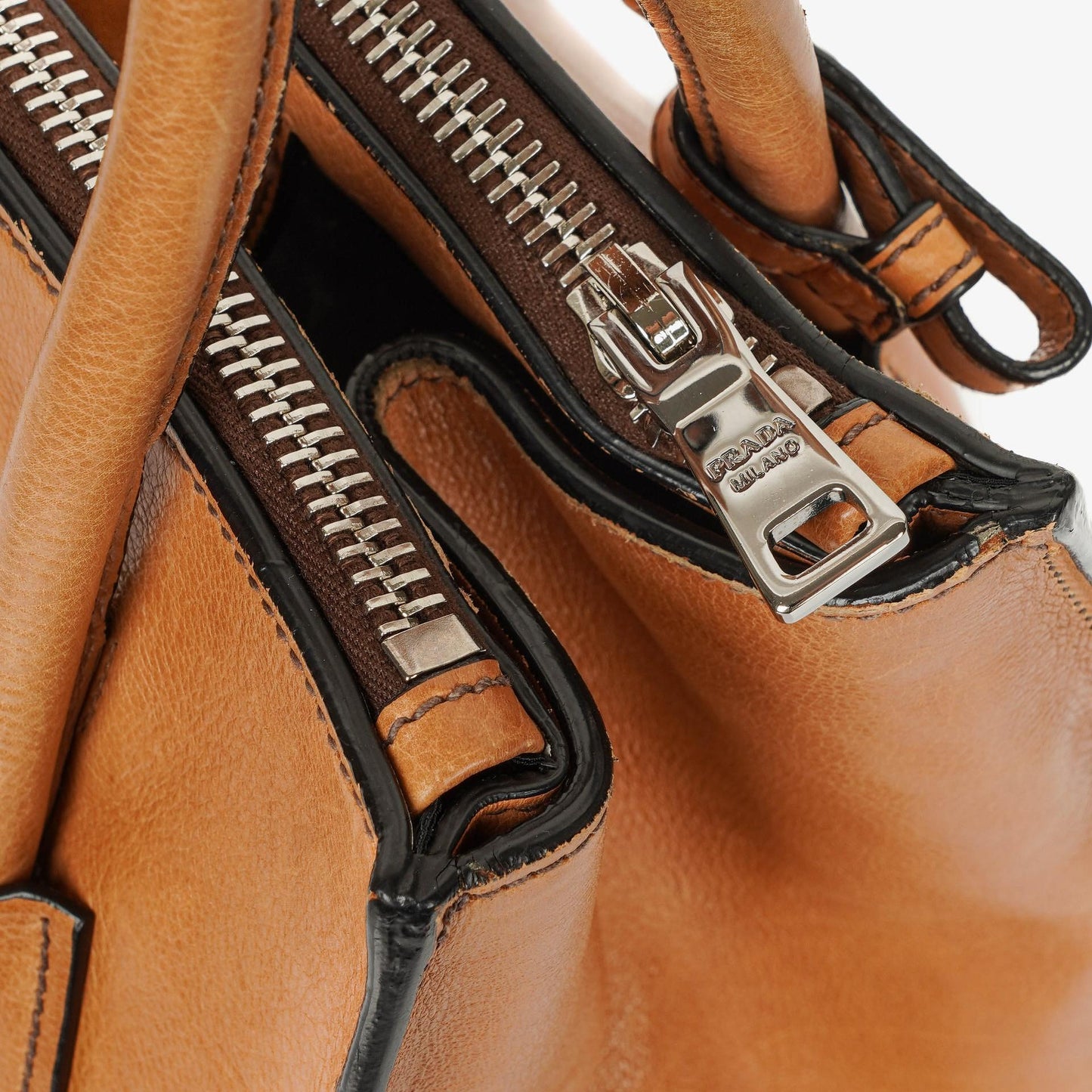 Prada 2-Wege-Handtasche aus Glace Kalbsleder mit Doppelfach