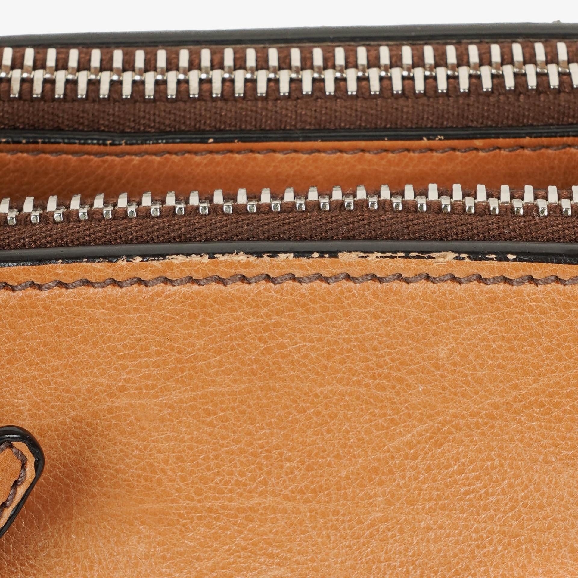 Prada 2-Wege-Handtasche aus Glace Kalbsleder mit Doppelfach