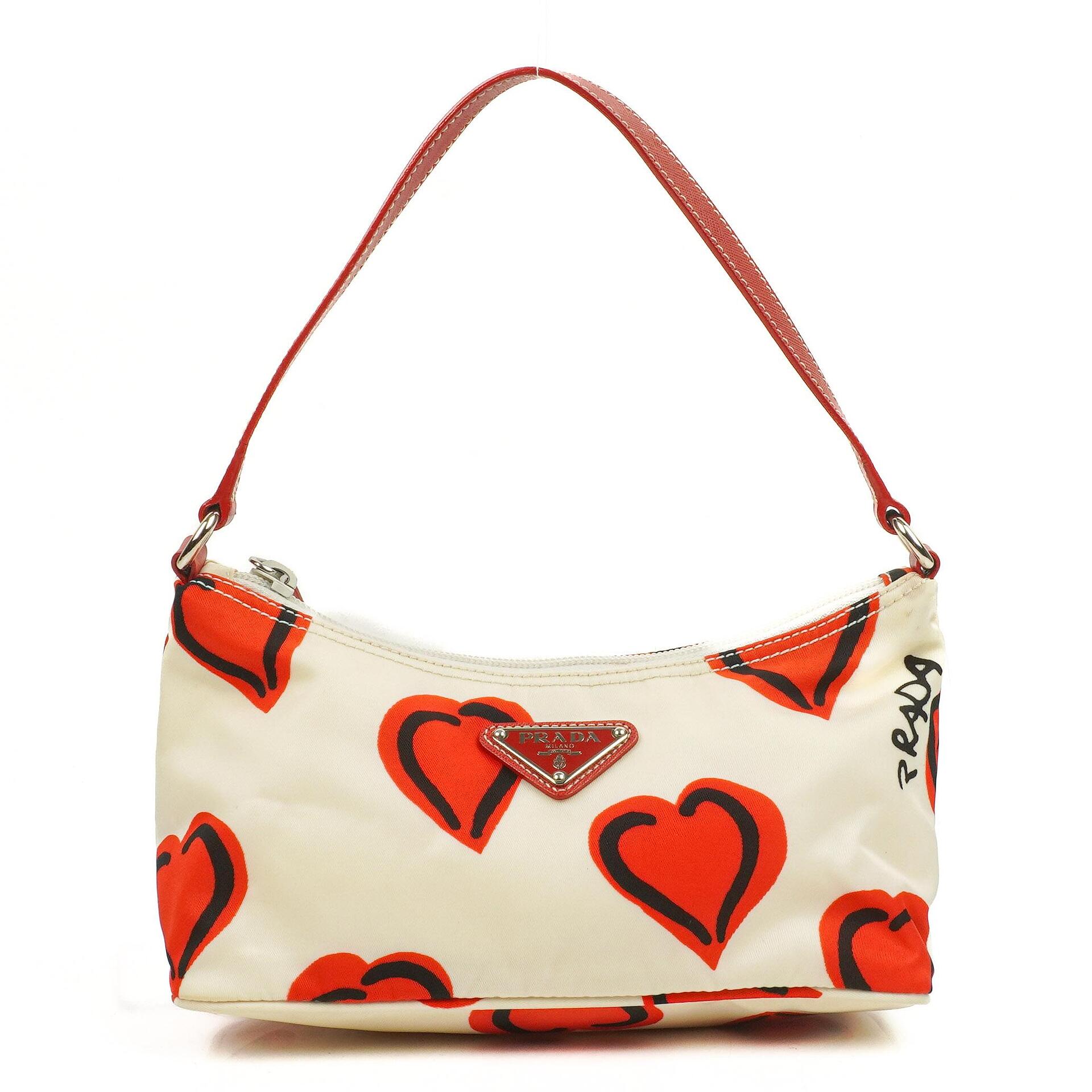 Prada Heart Schultertasche aus Nylon Tessuto