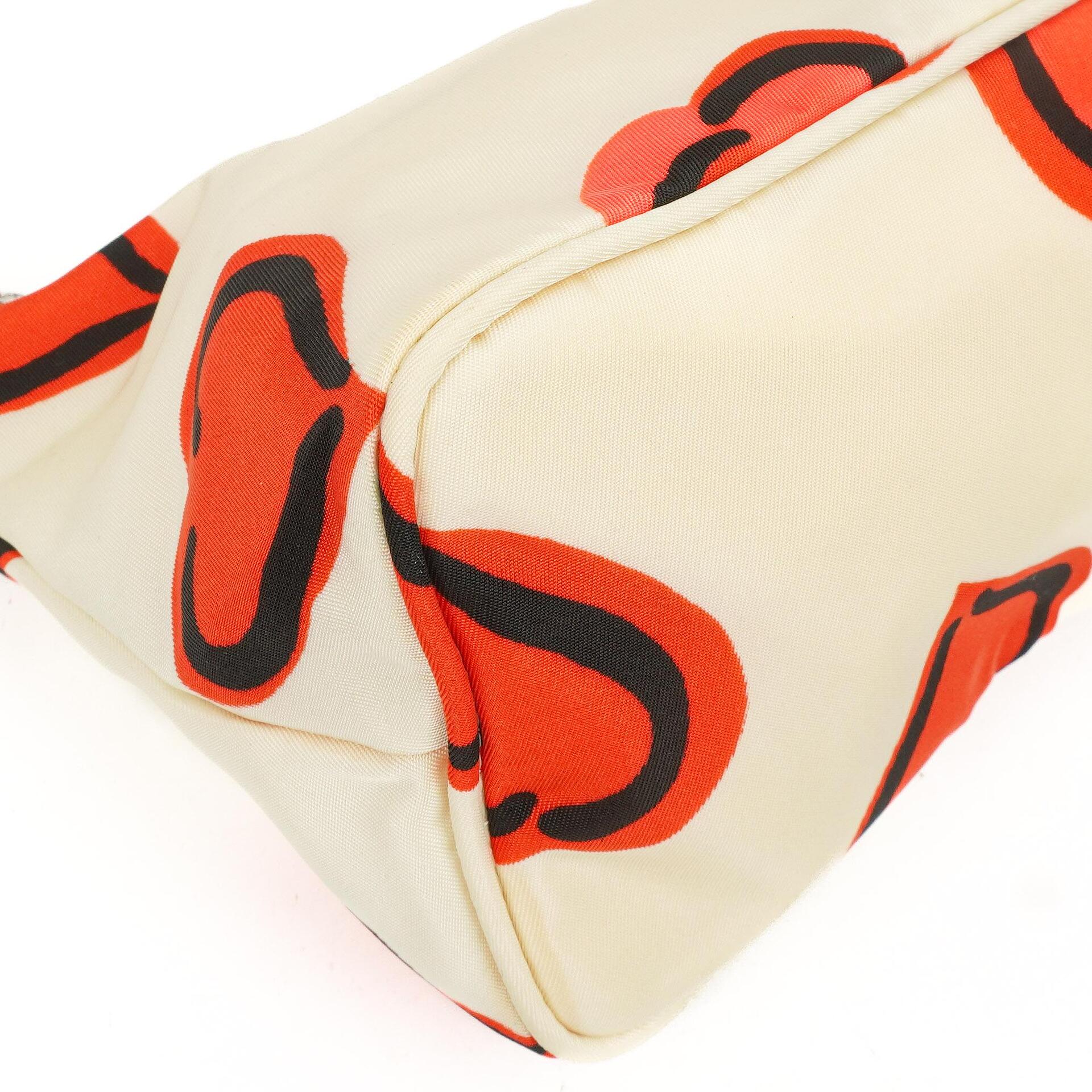 Prada Heart Schultertasche aus Nylon Tessuto