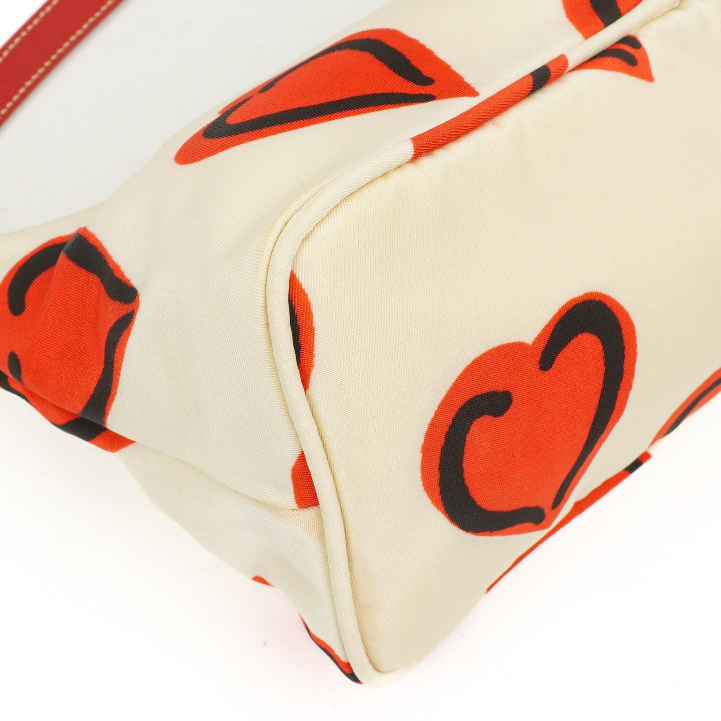 Prada Heart Schultertasche aus Nylon Tessuto