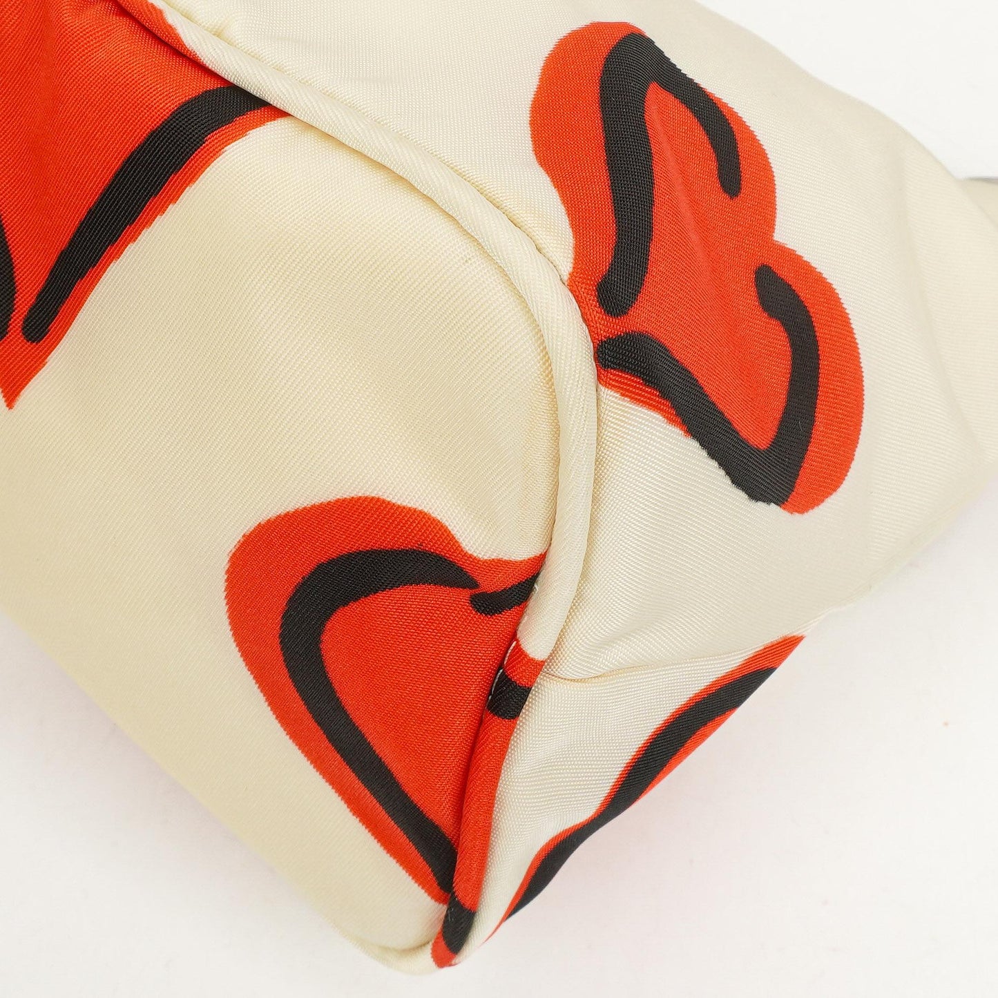 Prada Heart Schultertasche aus Nylon Tessuto