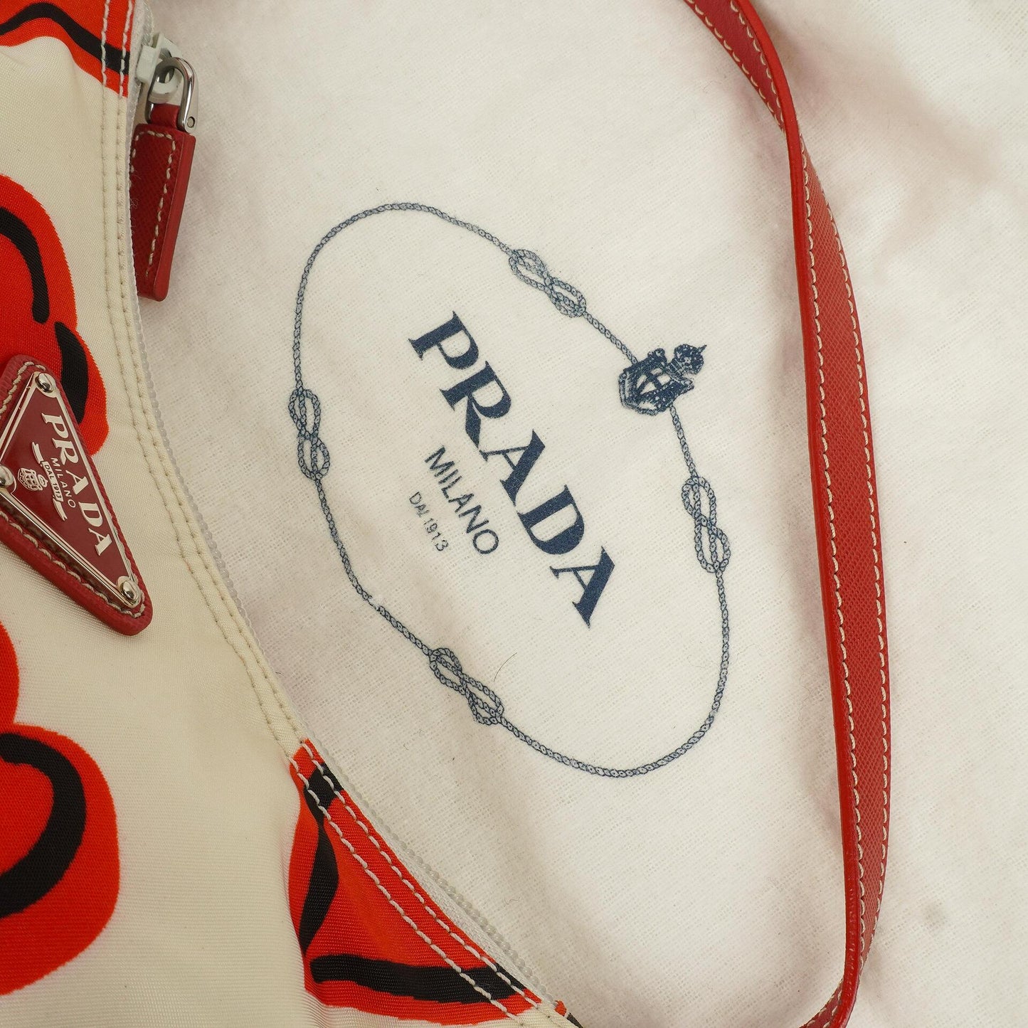 Prada Heart Schultertasche aus Nylon Tessuto