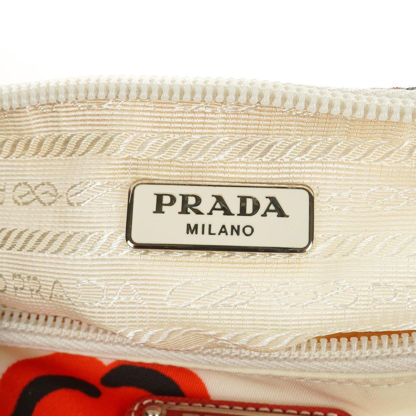 Prada Heart Schultertasche aus Nylon Tessuto