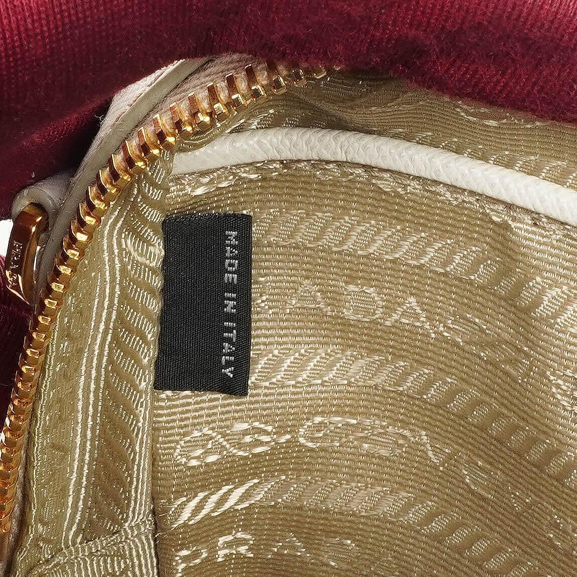 Prada Mini Camera Umhängetasche aus Talco Saffiano Leder