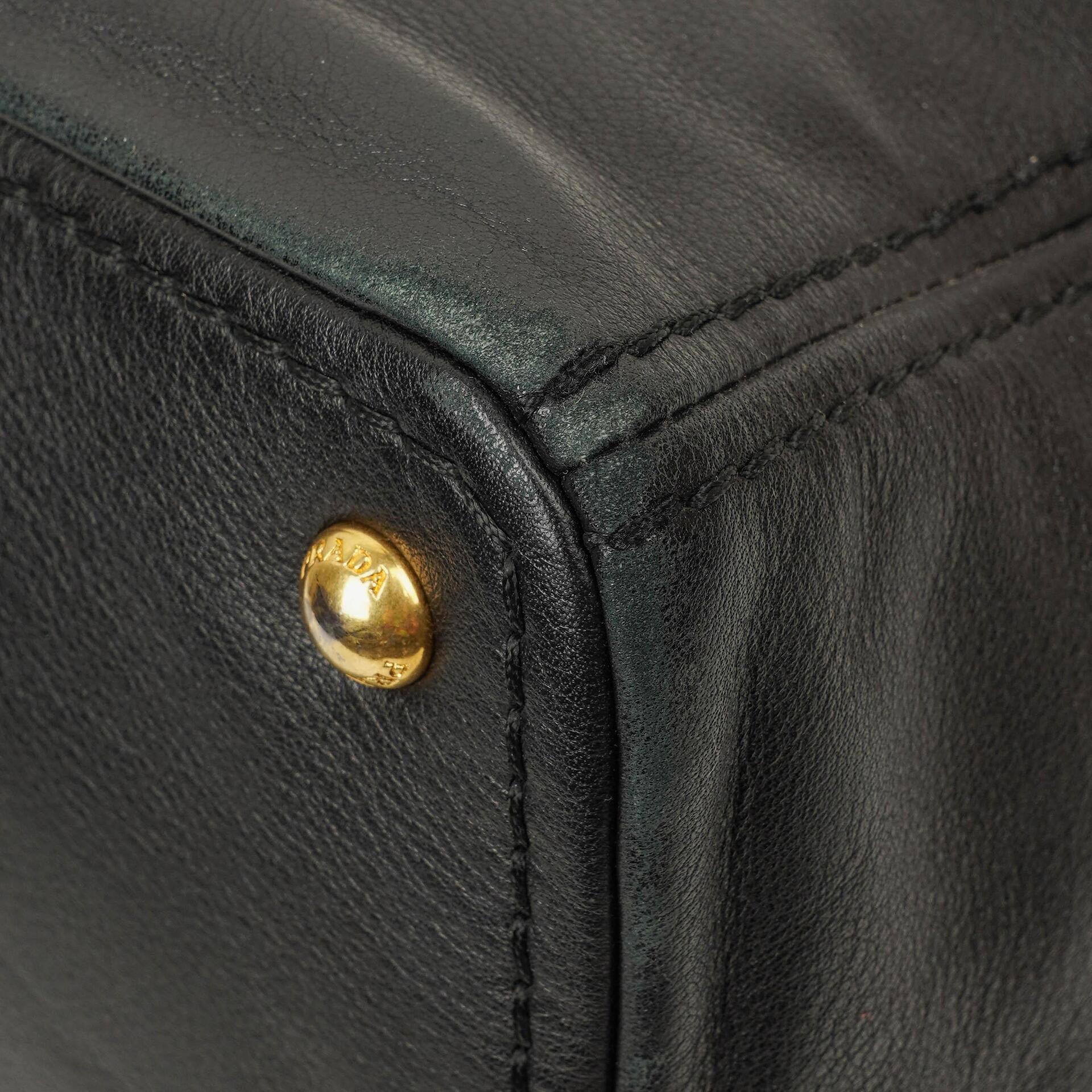 Prada Tote Tasche aus weichem Kalbsleder in Nero