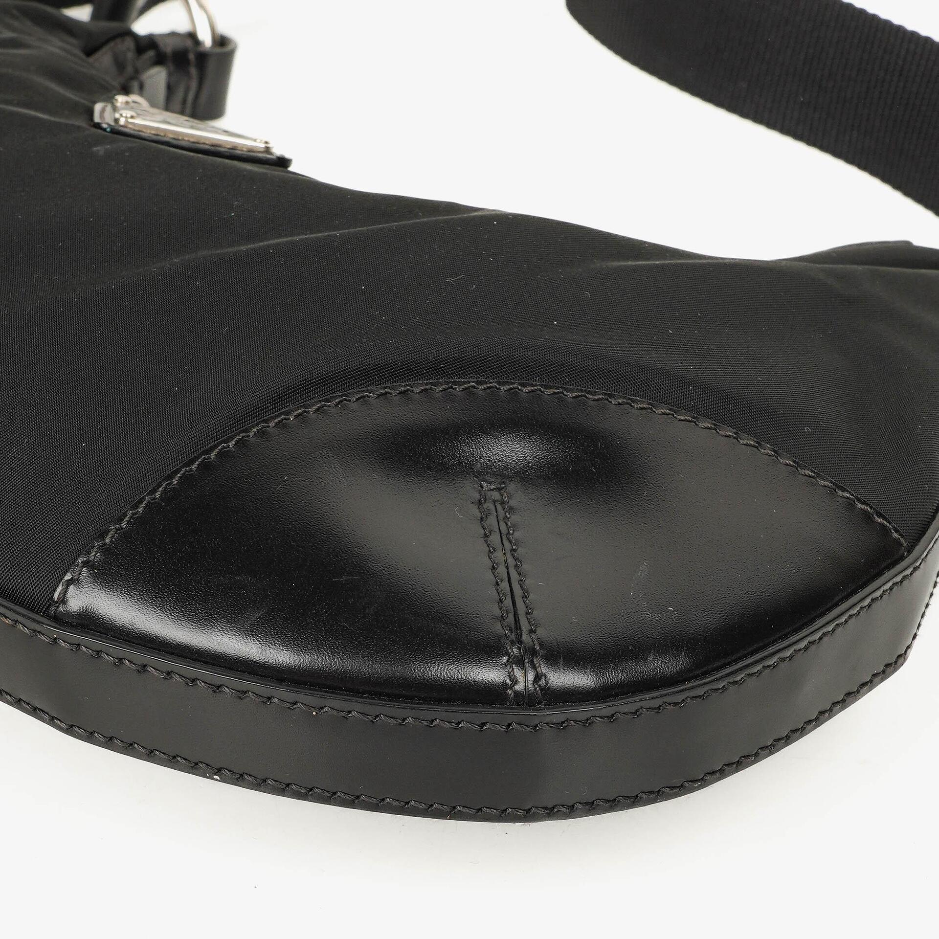 Prada Nero Tessuto leichte Schultertasche aus Nylon