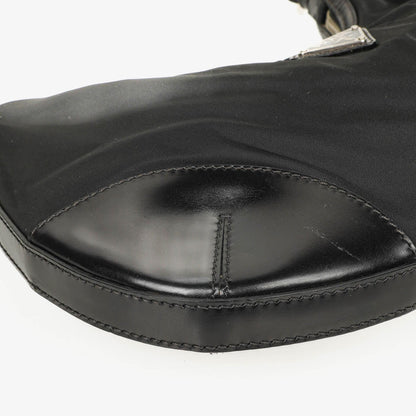 Prada Nero Tessuto leichte Schultertasche aus Nylon