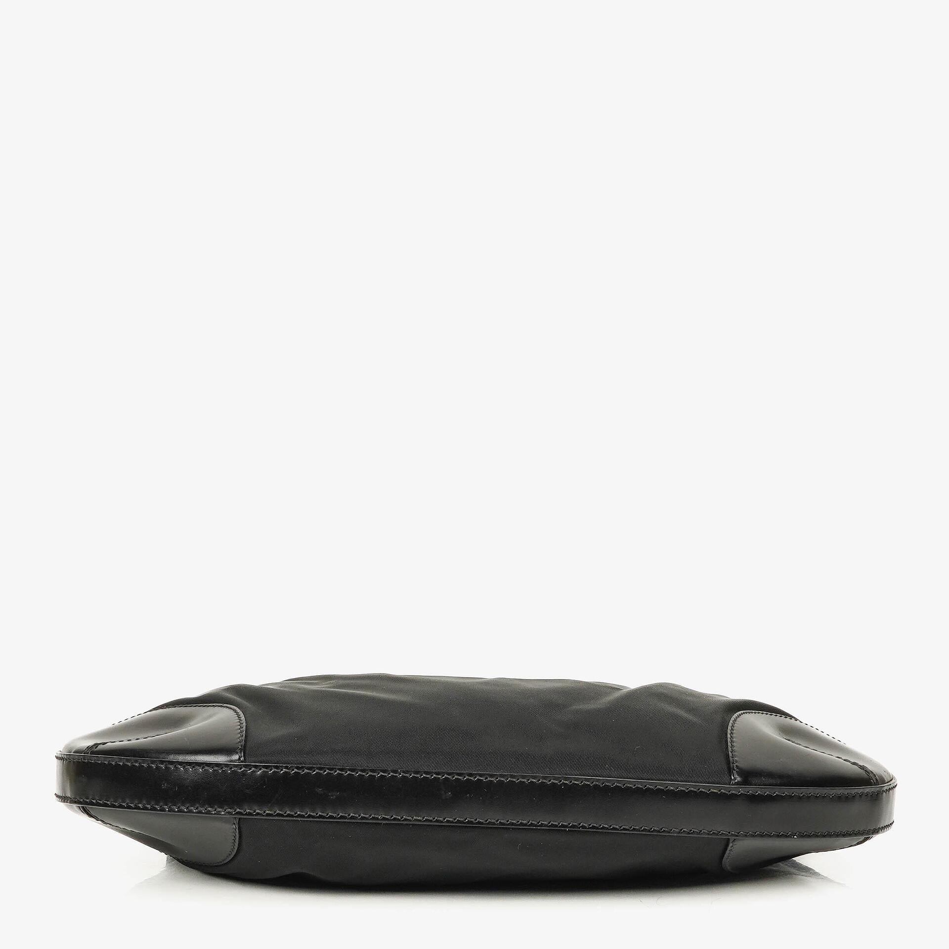 Prada Nero Tessuto leichte Schultertasche aus Nylon
