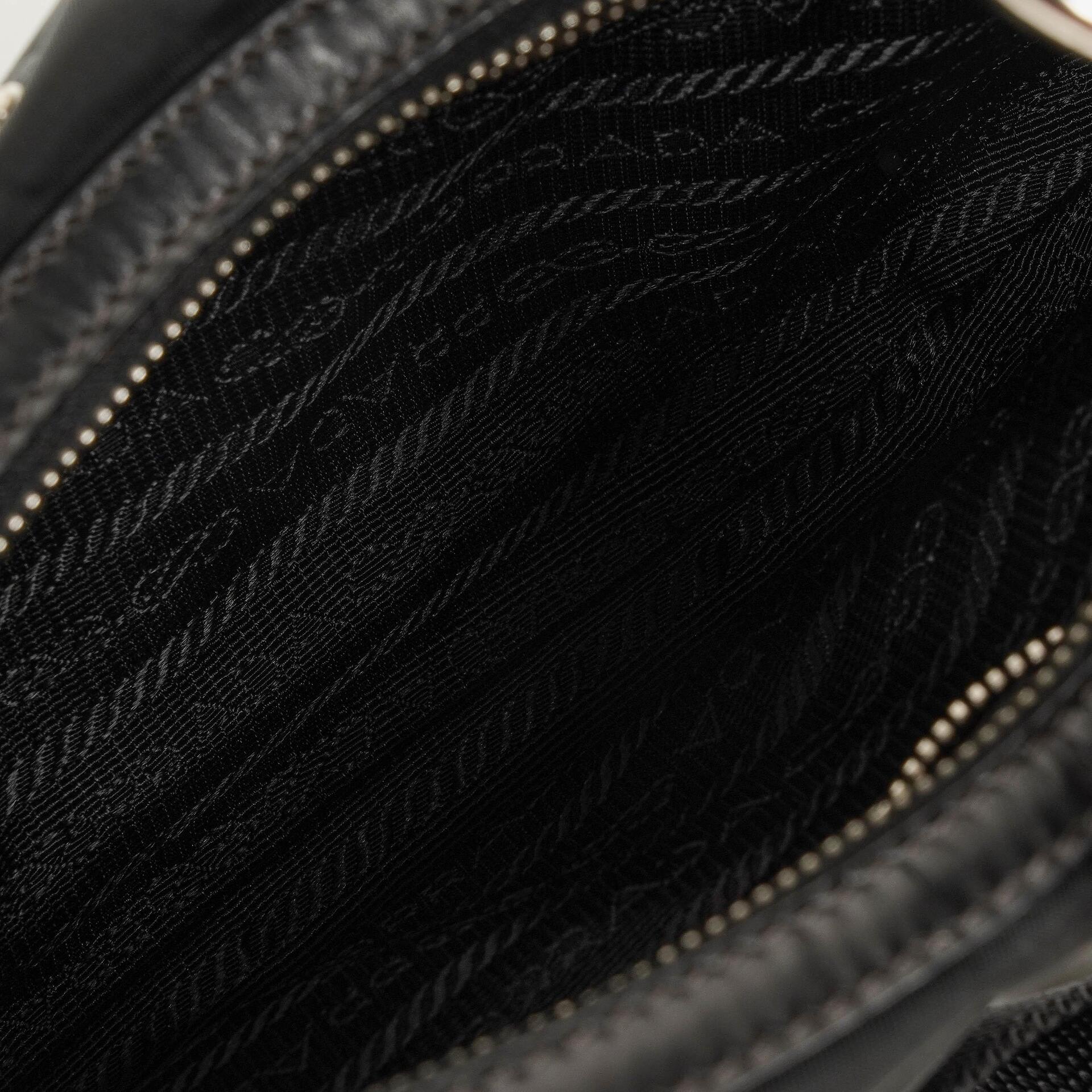 Prada Nero Tessuto leichte Schultertasche aus Nylon
