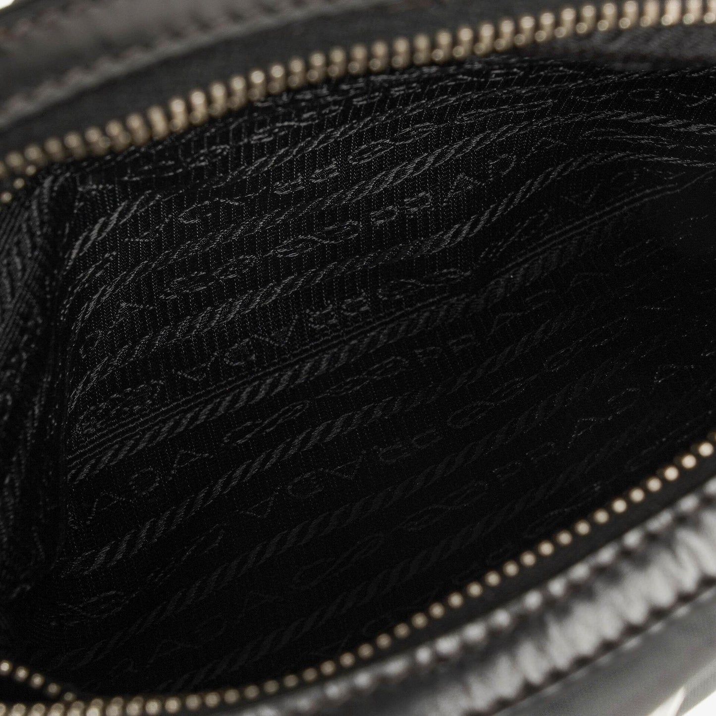 Prada Nero Tessuto leichte Schultertasche aus Nylon