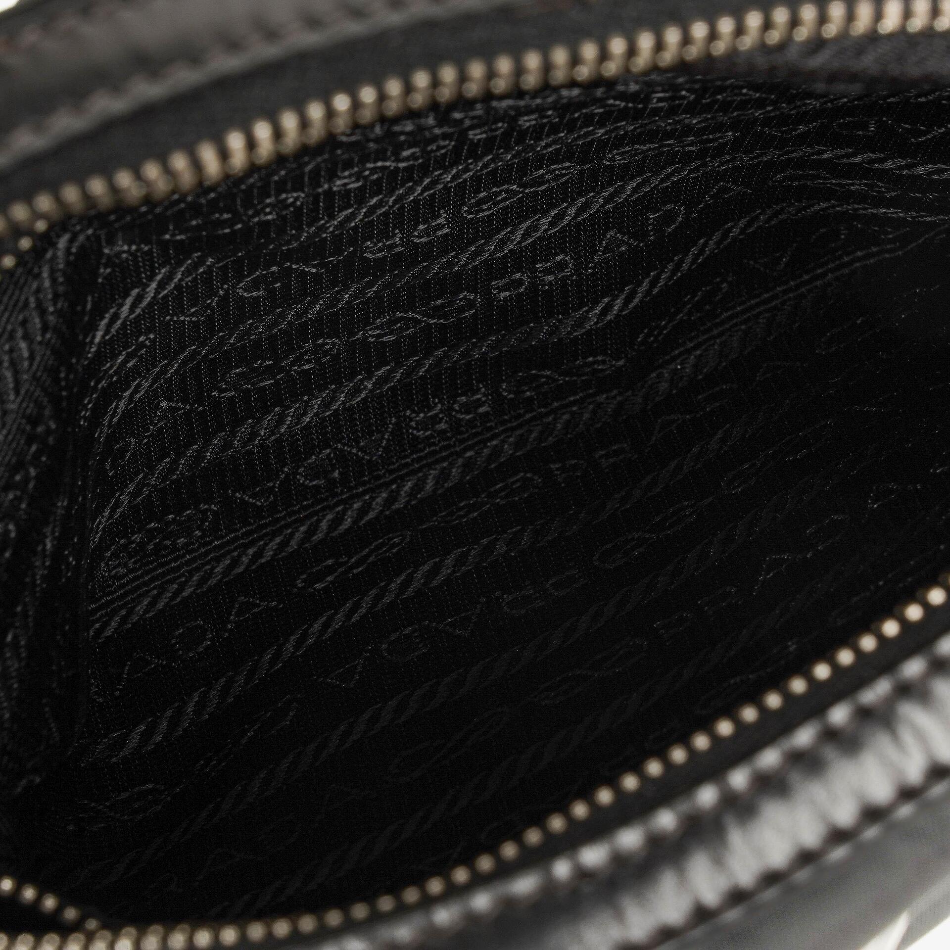 Prada Nero Tessuto leichte Schultertasche aus Nylon
