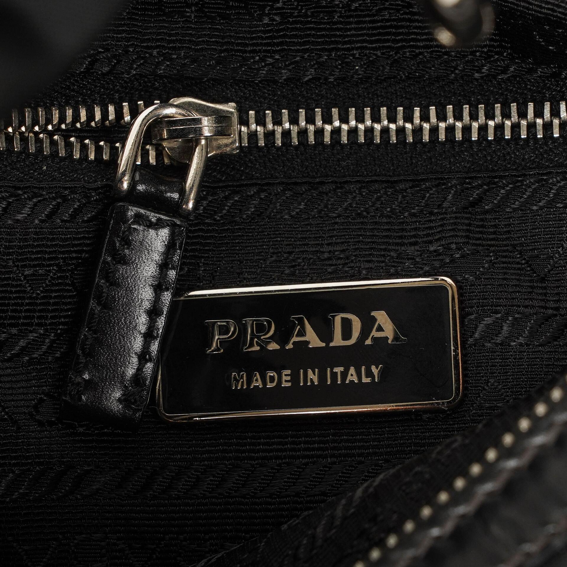 Prada Nero Tessuto leichte Schultertasche aus Nylon