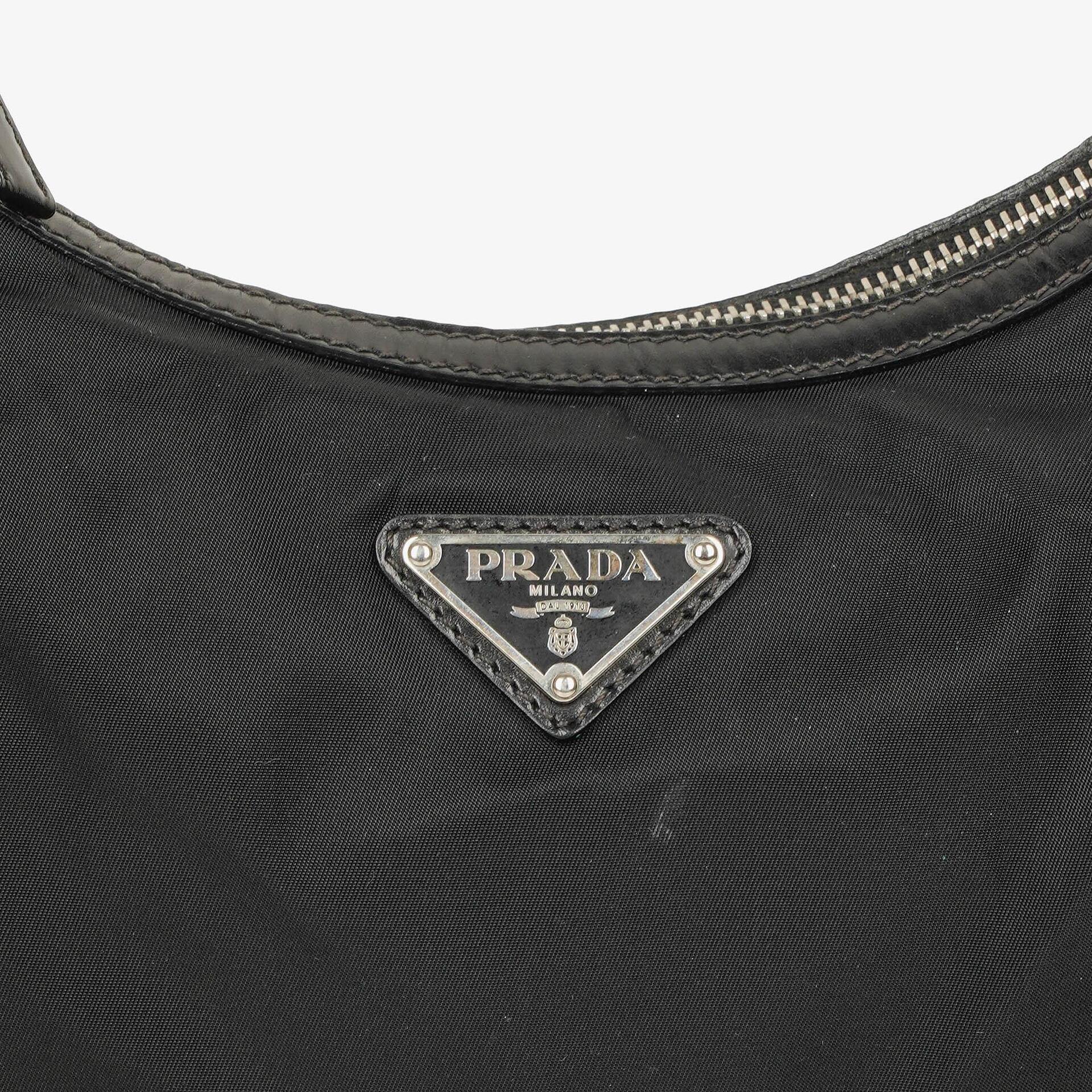 Prada Nero Tessuto leichte Schultertasche aus Nylon
