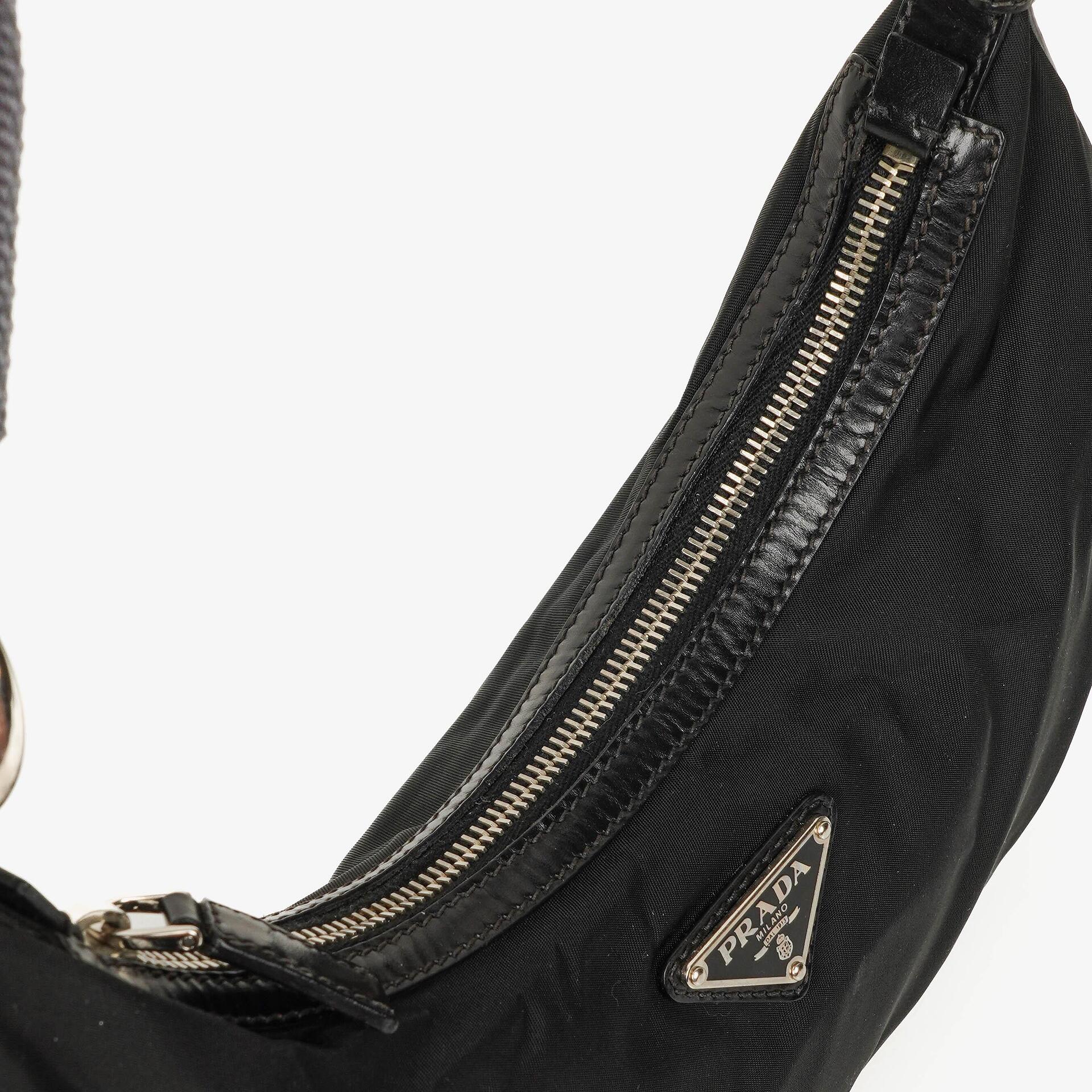Prada Nero Tessuto leichte Schultertasche aus Nylon