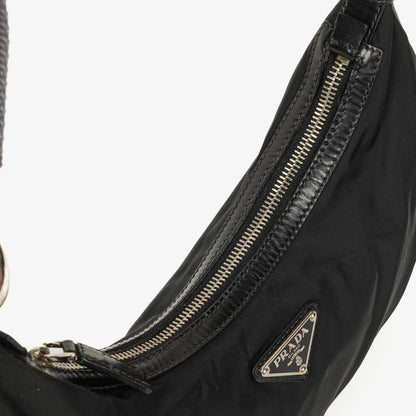Prada Nero Tessuto leichte Schultertasche aus Nylon
