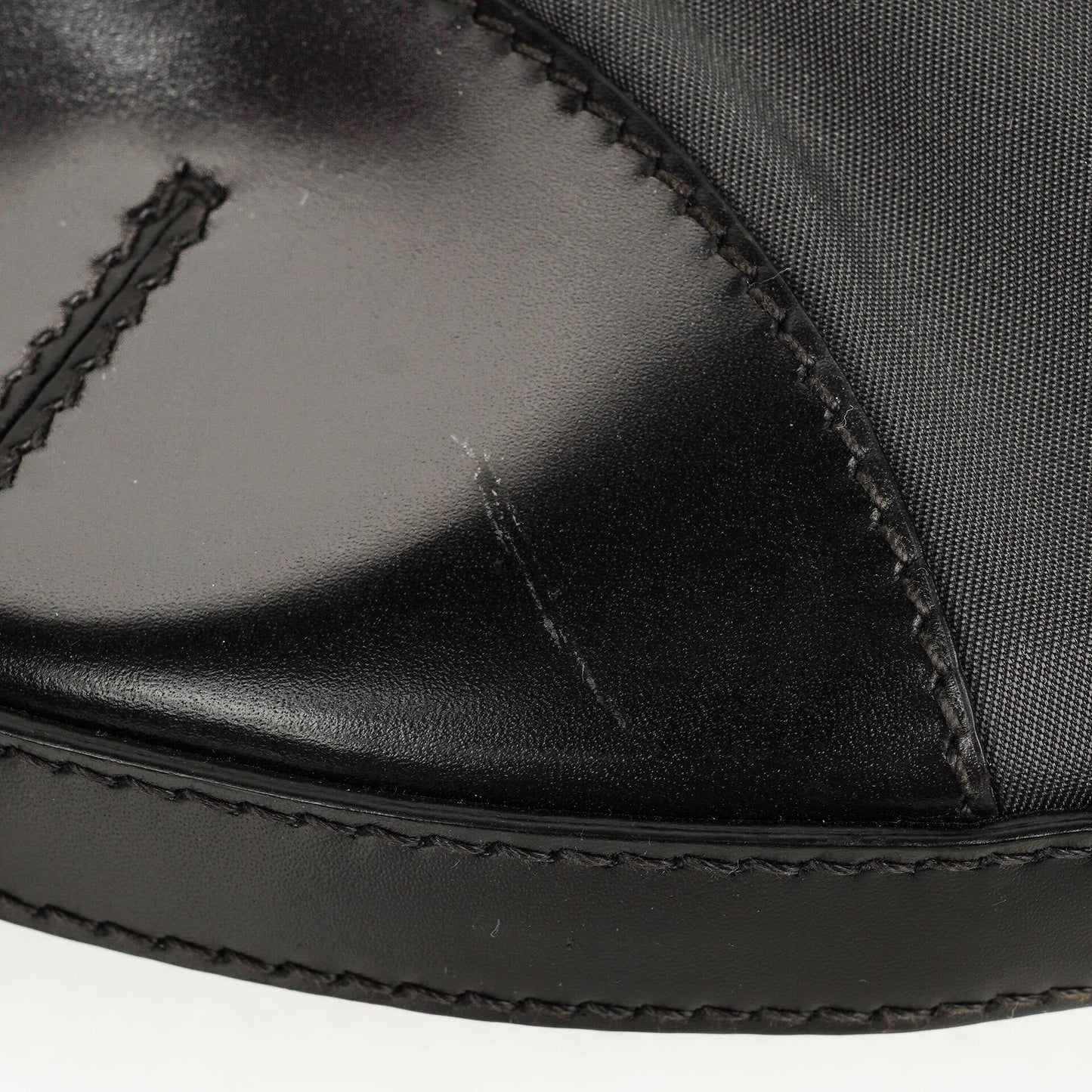 Prada Nero Tessuto leichte Schultertasche aus Nylon