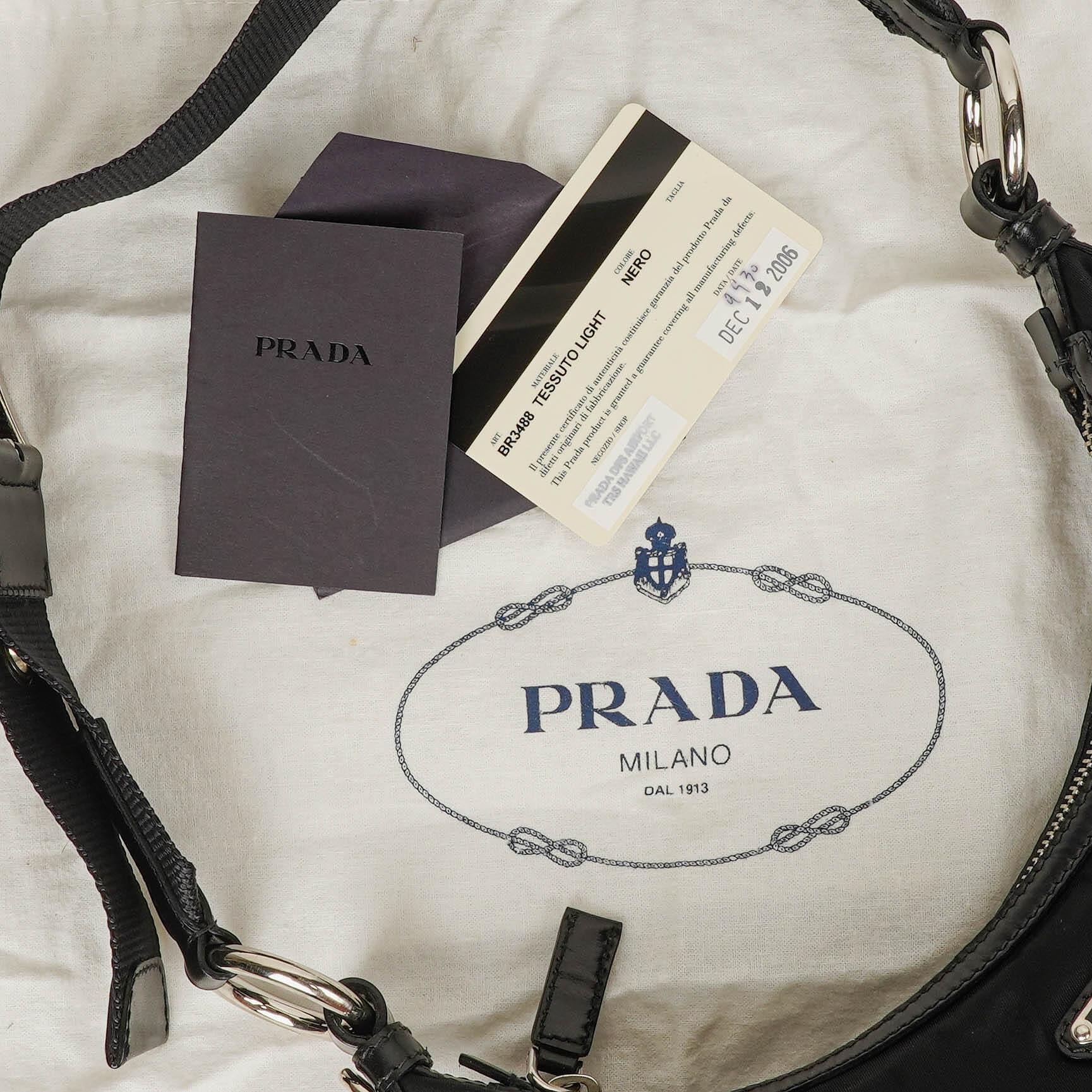 Prada Nero Tessuto leichte Schultertasche aus Nylon