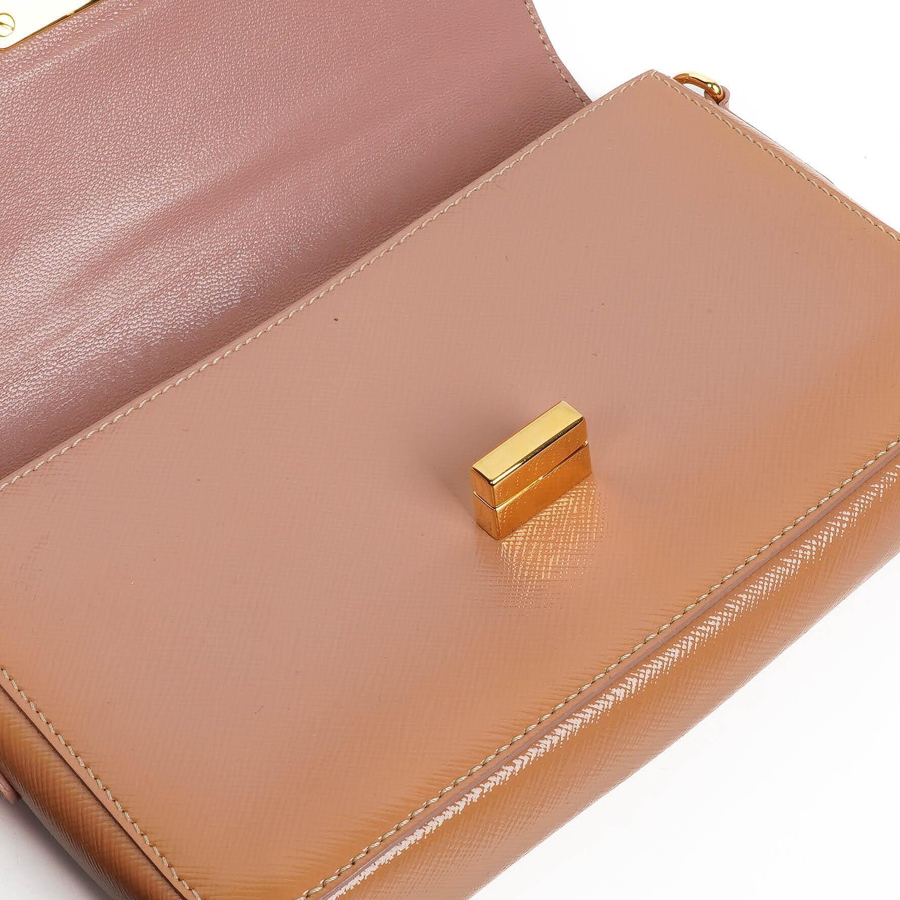 Prada Handtasche aus Orchidea Saffiano Vernic Leder
