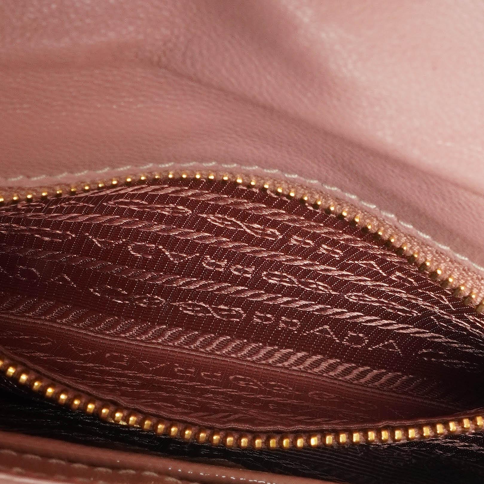 Prada Handtasche aus Orchidea Saffiano Vernic Leder