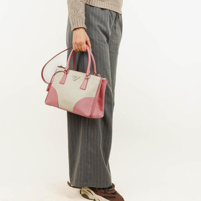 Prada Saffiano Lux Small Galleria Doppelreißverschluss-Tote in Bi-Color White/Begonia