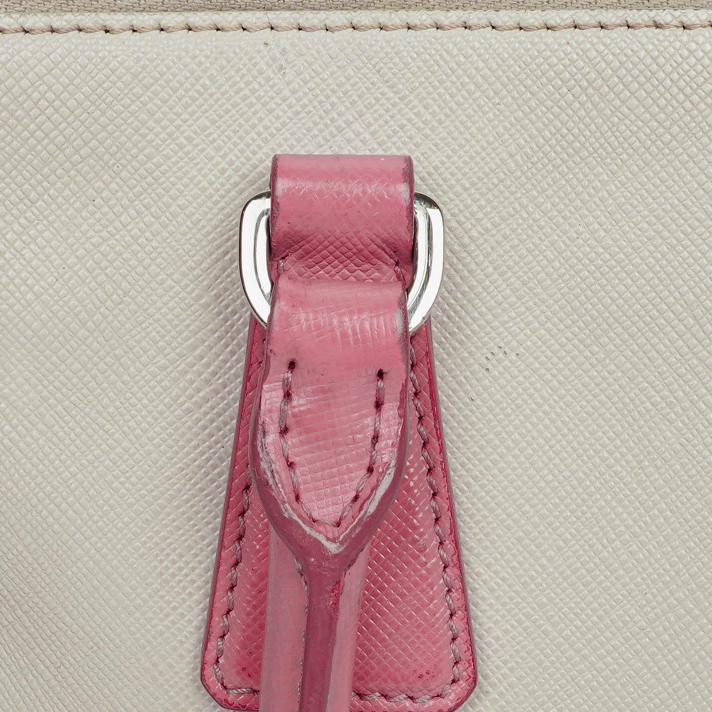 Prada Saffiano Lux Small Galleria Doppelreißverschluss-Tote in Bi-Color White/Begonia