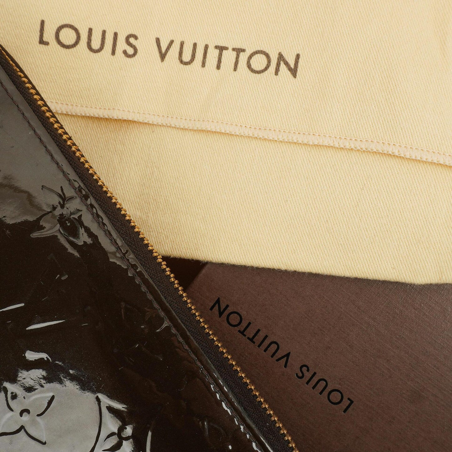 Louis Vuitton Zippy Geldbörse aus olivgrünem Vernis