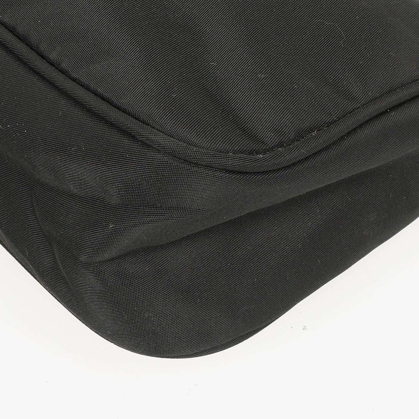 Prada Tessuto Hobo-Tasche aus schwarzem Nylon