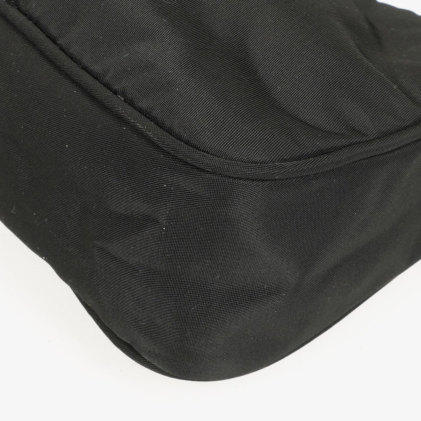 Prada Tessuto Hobo-Tasche aus schwarzem Nylon