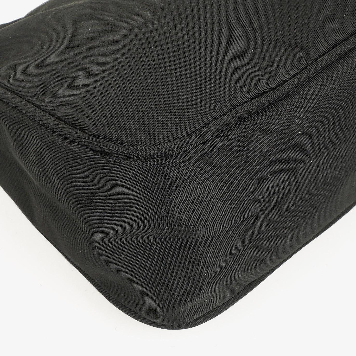 Prada Tessuto Hobo-Tasche aus schwarzem Nylon