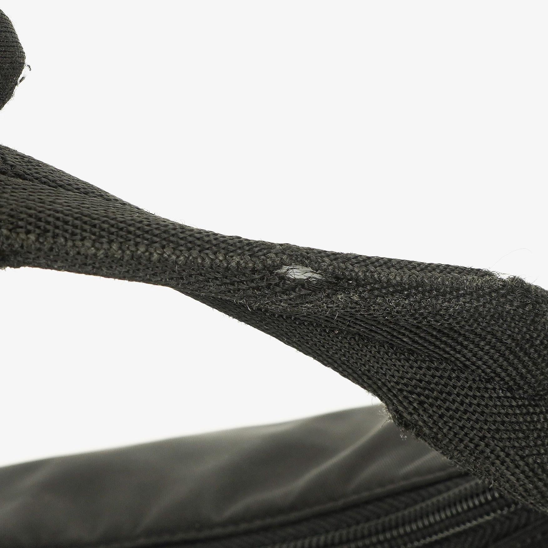 Prada Tessuto Hobo-Tasche aus schwarzem Nylon