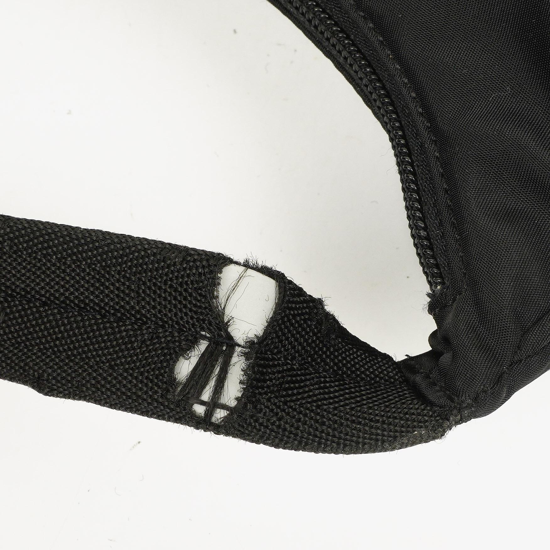 Prada Tessuto Hobo-Tasche aus schwarzem Nylon