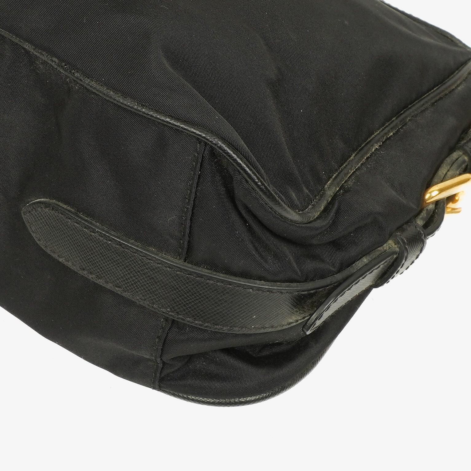 Prada Tessuto Schultertasche aus schwarzem Nylon mit Jacquard-Logo