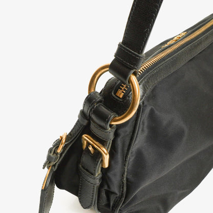Prada Tessuto Schultertasche aus schwarzem Nylon mit Jacquard-Logo