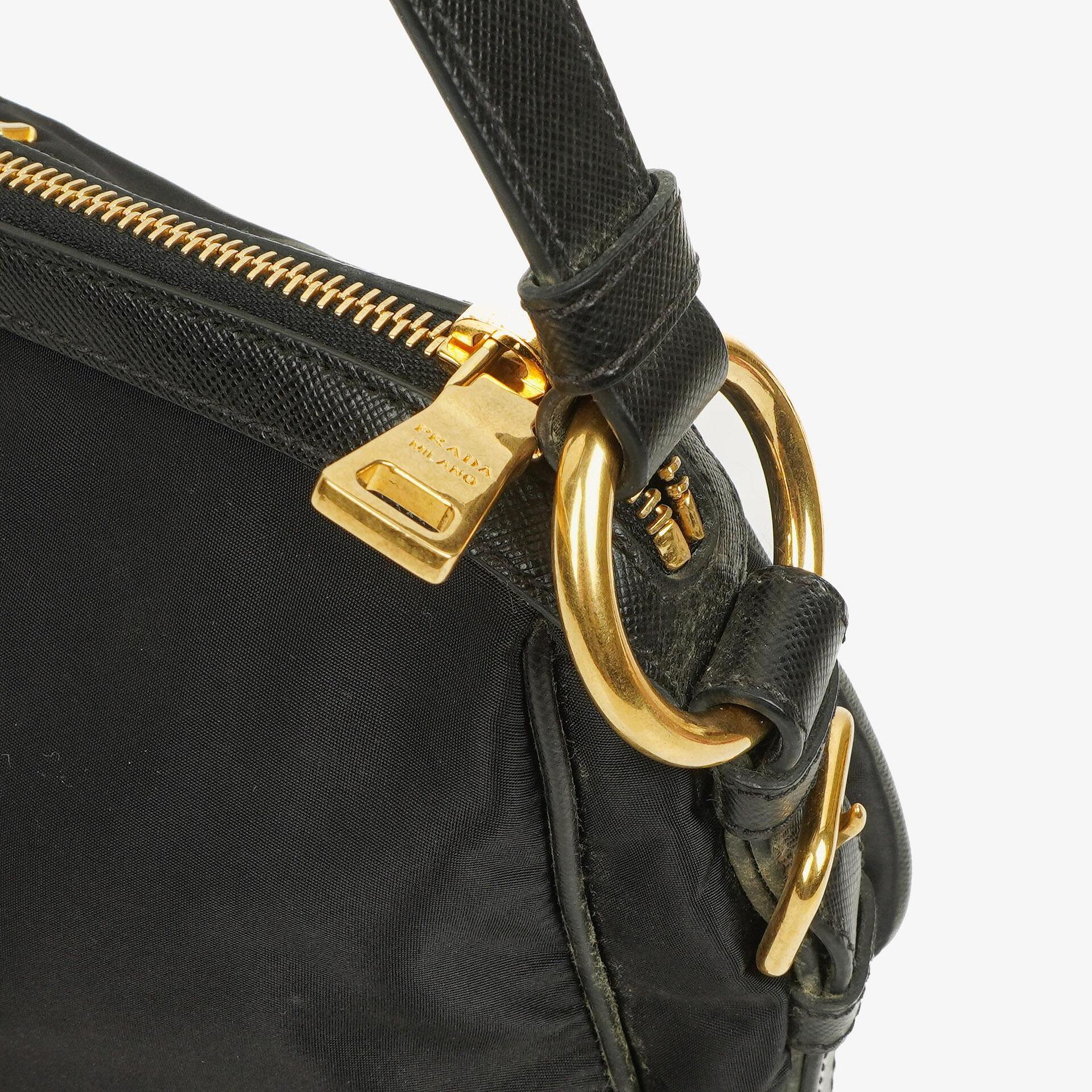 Prada Tessuto Schultertasche aus schwarzem Nylon mit Jacquard-Logo